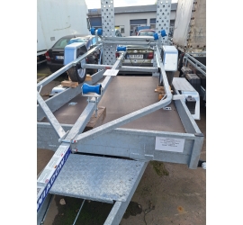 Przyczepa NIEWIADÓW P415 do przewozu łodzi